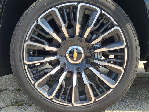 New 2025 Chevrolet Suburban High Country image 12