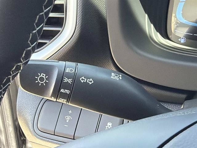 Used 2026 Hyundai Venue SEL FWD image 23