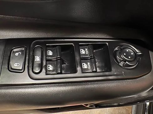 Used 2020 Jeep Renegade Altitude AWD/4WD image 28