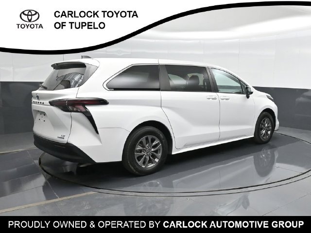 Used 2023 Toyota Sienna LE FWD image 3