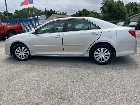 Used 2012 Toyota Camry LE FWD image 4