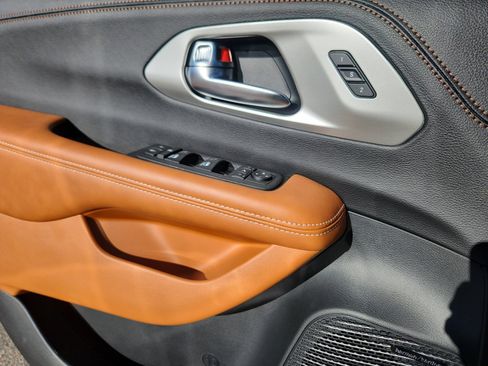 New 2026 Chrysler Pacifica Pinnacle image 14