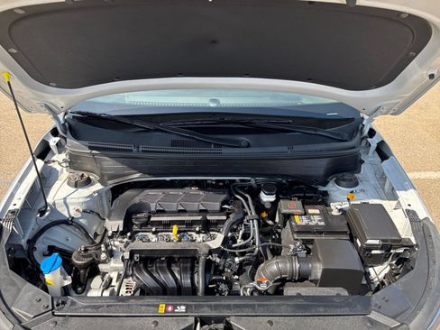 Used 2025 Hyundai Venue SEL FWD image 32