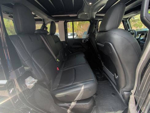 Used 2024 Jeep Wrangler High Altitude AWD/4WD image 14
