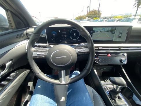 Used 2025 Hyundai Santa Cruz Limited AWD/4WD image 21