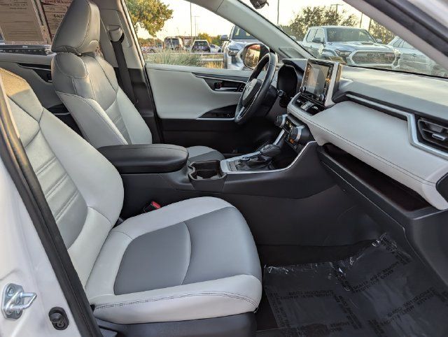 Used 2021 Toyota RAV4 Limited AWD/4WD image 31