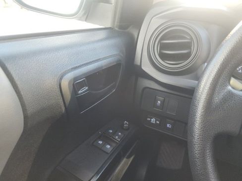 Used 2022 Toyota Tacoma SR image 47