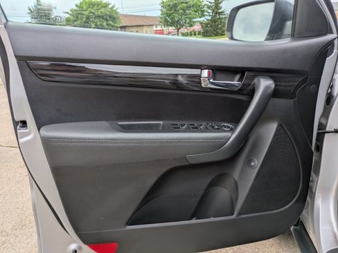 Used 2012 Kia Sorento EX FWD image 12