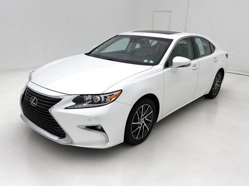 Used 2017 Lexus ES 350 FWD image 4