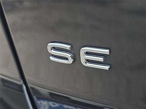 Used 2025 Volkswagen Atlas Cross Sport SE AWD/4WD image 7