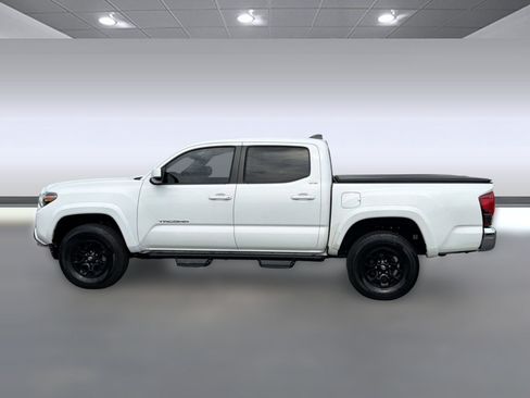Used 2021 Toyota Tacoma SR5 RWD image 2
