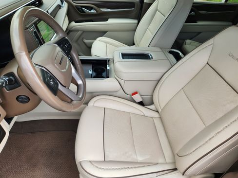 Used 2022 GMC Yukon XL Denali AWD/4WD image 10