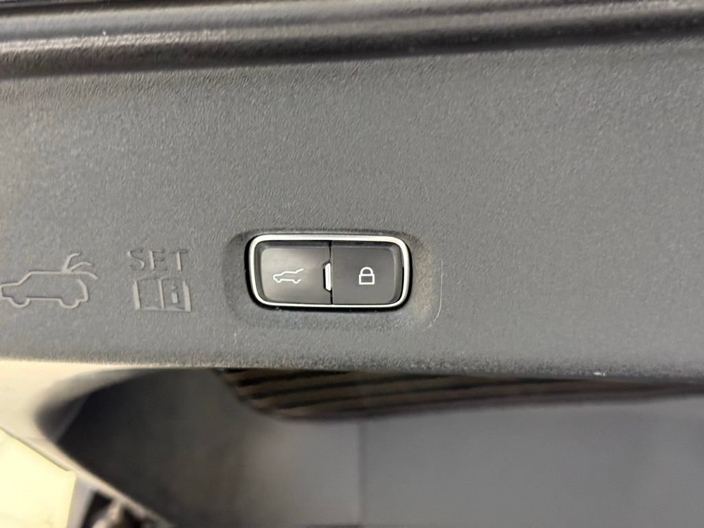 Used 2025 Lincoln Navigator L Reserve AWD/4WD image 5