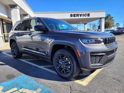 New 2026 Jeep Grand Cherokee Altitude image 14