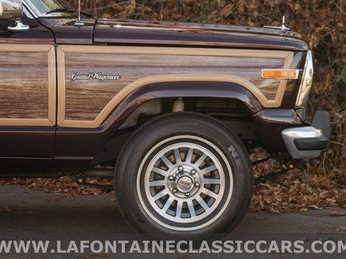 Used 1991 Jeep Grand Wagoneer image 12