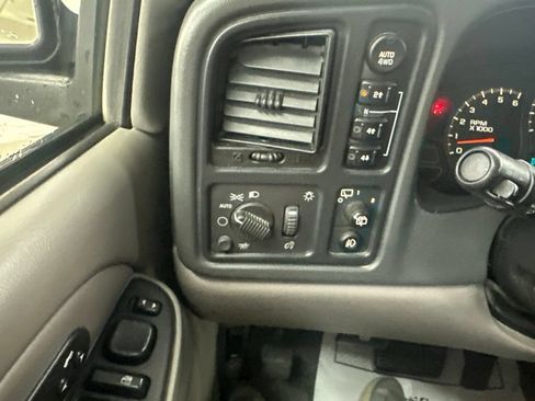 Used 2004 Chevrolet Tahoe Z71 w/ Z71 Preferred Equipment Group AWD/4WD image 43