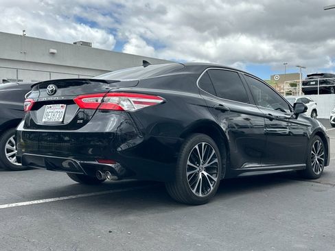 Used 2020 Toyota Camry SE FWD image 3