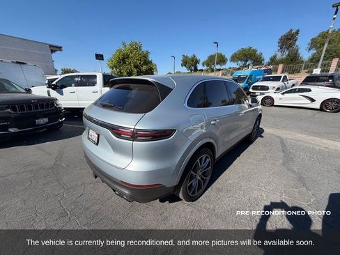 Used 2023 Porsche Cayenne AWD/4WD image 6