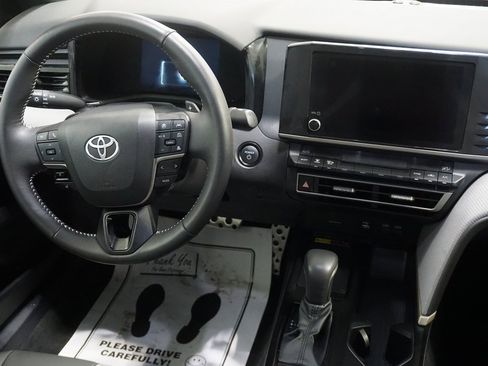 Certified 2025 Toyota Camry SE image 28