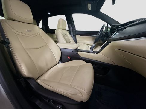 Used 2018 Cadillac XT5 Luxury w/ Driver Awareness Package image 29