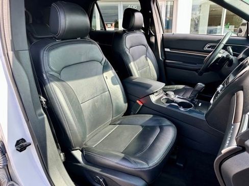 Used 2017 Ford Explorer Limited w/ Equipment Group 301A AWD/4WD image 25