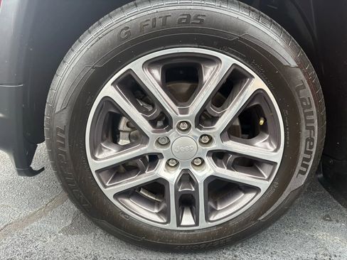 Used 2019 Jeep Compass Latitude FWD image 21