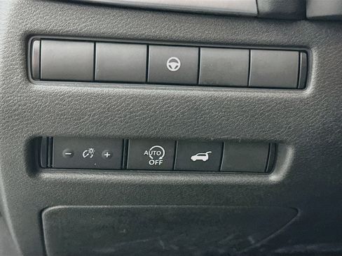 Used 2025 Nissan Rogue SV w/ SV Premium Package FWD image 17