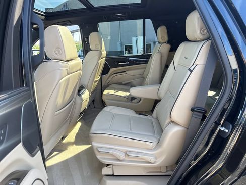 Used 2021 Cadillac Escalade Premium Luxury w/ Driver Assist Tech Package AWD/4WD image 11