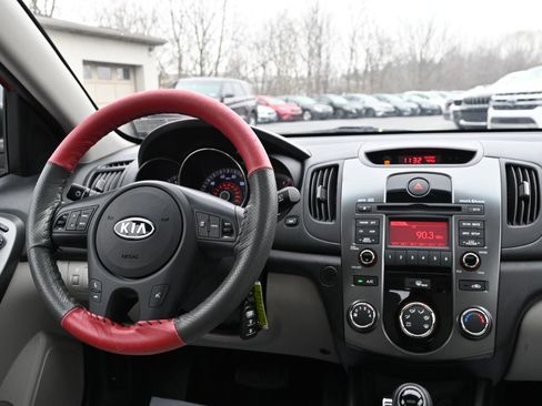 Used 2013 Kia Forte EX w/ Premium Pkg image 2