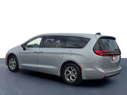 Used 2024 Chrysler Pacifica Limited FWD image 11