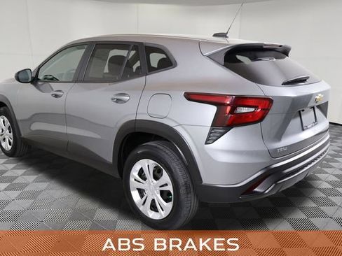 Used 2025 Chevrolet Trax LS FWD image 9