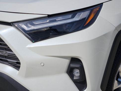 Used 2022 Toyota RAV4 Limited FWD image 9