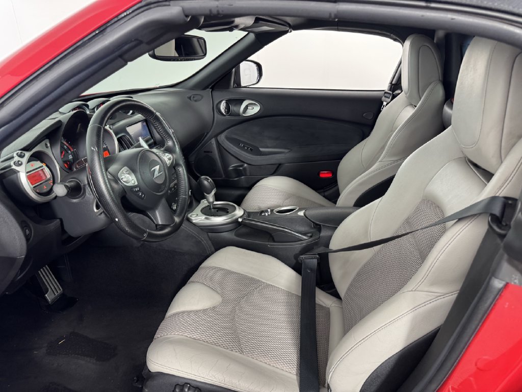 Used 2010 Nissan 370Z Touring w/ Sport Pkg RWD image 5