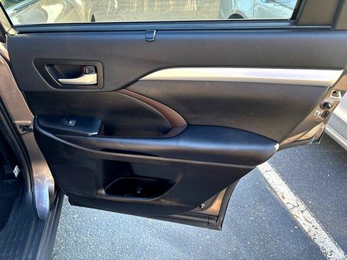 Used 2019 Toyota Highlander XLE image 37