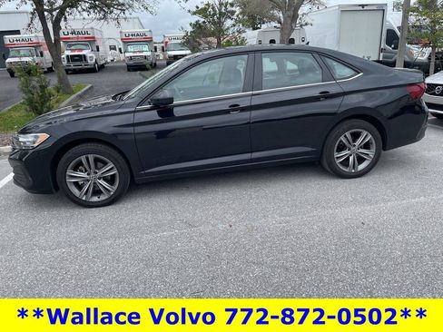 Used 2023 Volkswagen Jetta SE image 2