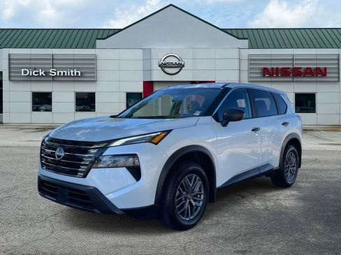 Used 2025 Nissan Rogue S image 3