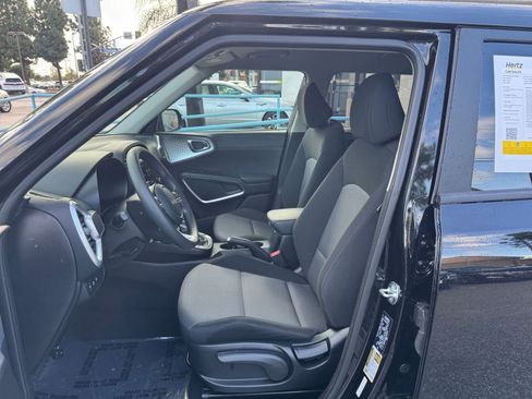 Used 2025 Kia Soul LX w/ LX Technology Package image 24