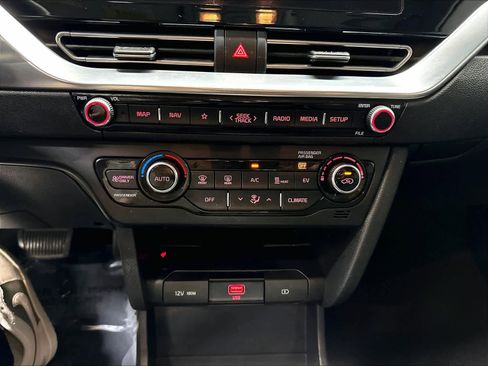 Used 2022 Kia Niro EX FWD image 32
