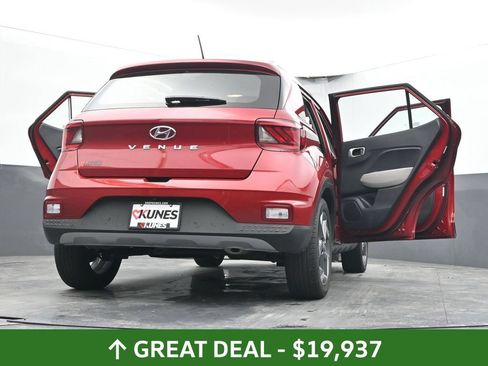 Used 2025 Hyundai Venue SEL FWD image 92