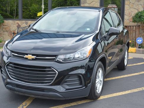 Used 2019 Chevrolet Trax LS w/ Tint and Cruise Package FWD image 1