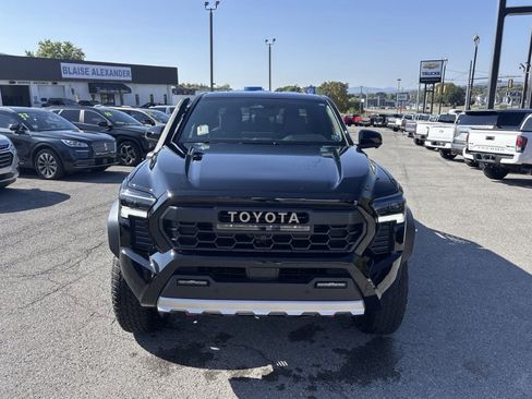 Used 2025 Toyota Tacoma Trailhunter image 7