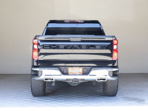 Used 2022 Chevrolet Silverado 1500 LT w/ Z71 Off-Road Package AWD/4WD image 13