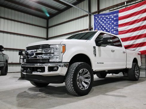 Used 2018 Ford F250 Lariat w/ Lariat Ultimate Package AWD/4WD image 3