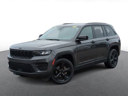 Used 2023 Jeep Grand Cherokee Altitude