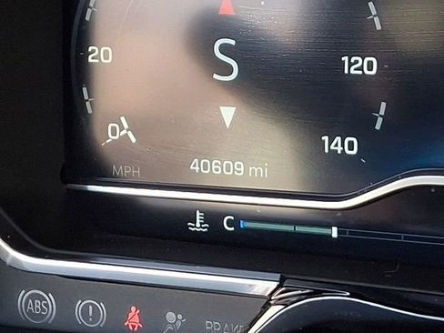 Used 2022 Chevrolet Silverado 1500 LTZ image 24