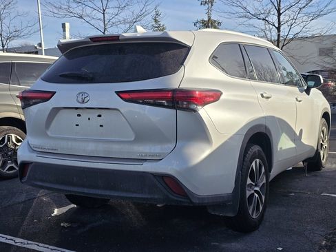Used 2022 Toyota Highlander XLE image 7
