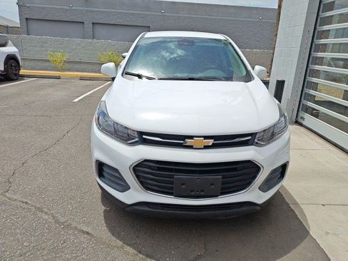 Used 2022 Chevrolet Trax LS w/ Tint and Cruise Package FWD image 9