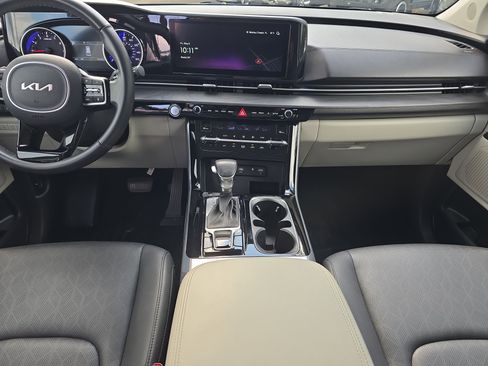 Used 2023 Kia Carnival EX FWD image 15