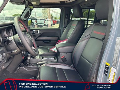 Used 2024 Jeep Wrangler Unlimited Rubicon AWD/4WD image 13