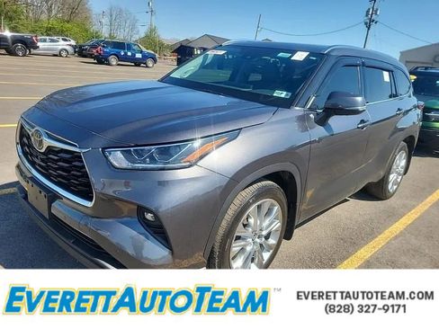 Used 2021 Toyota Highlander Limited image 1